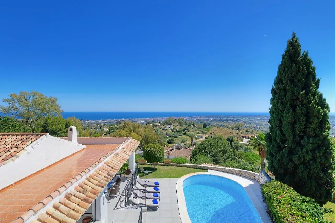 La Escala - 6 Bedroom Villa With Pool 米哈斯 0*,  西班牙